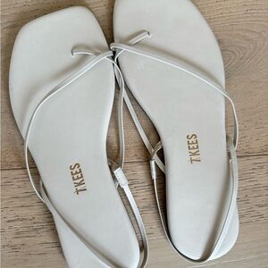 TKEES Women's Square Toe Millie- Cream- size 6. Brand new without box.